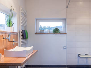 Barrierefrei-Eingang mit Badezimmer, FH-Architektur FH-Architektur Modern bathroom