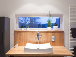 Barrierefrei-Eingang mit Badezimmer, FH-Architektur FH-Architektur Modern bathroom