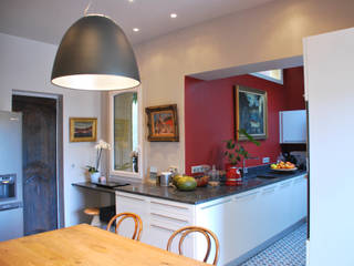 Rénovation d'une cuisine à Cassis, FLEURY ARCHITECTE FLEURY ARCHITECTE クラシックデザインの キッチン