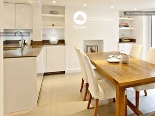 Gloss lacquered London kitchen homify Кухня в стиле модерн