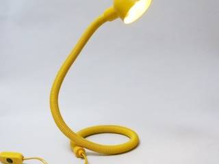 Lampe serpent jaune des Années 70, MODERNARIATO MODERNARIATO Maisons modernes