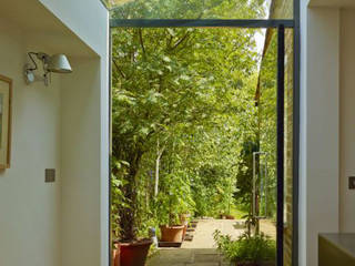 Extensions in Dulwich, Circumflex Chartered Architects Circumflex Chartered Architects Modern corridor, hallway & stairs