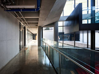 경북대학교 건축디자인 스튜디오, ADF Architects ADF Architects Gewerbeflächen Silber/Gold