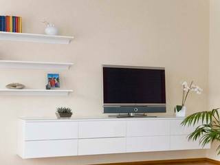 TV-Möbel - Hängeboard, schrankwerk.de schrankwerk.de Modern living room Engineered Wood Transparent