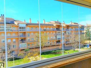 Cerramientos de terrazas, Cerramientos de balcones, Cerramientos hostelería., Aluminia Sistemas y Accesorios S.L. Aluminia Sistemas y Accesorios S.L. Varandas, alpendres e terraços modernos