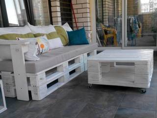 Комплект мебели из паллет на веранду, WoodMorning!_pallet joinery WoodMorning!_pallet joinery Patios & Decks