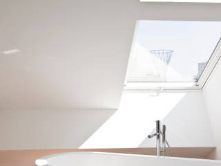 Bülow + Gebele , Andreas Beier Architektur Andreas Beier Architektur Phòng tắm phong cách tối giản