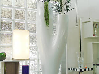 Design végétal, Adventive Adventive Pasillos, vestíbulos y escaleras de estilo ecléctico Blanco