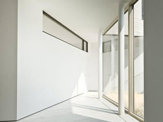 c-house/564int, psh psh Ingresso, Corridoio & Scale in stile minimalista