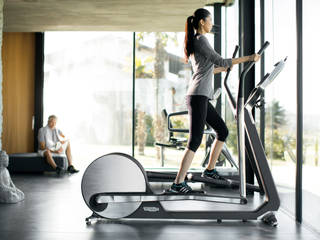 CROSS PESONAL, Technogym Germany GmbH Technogym Germany GmbH Gimnasios domésticos de estilo moderno