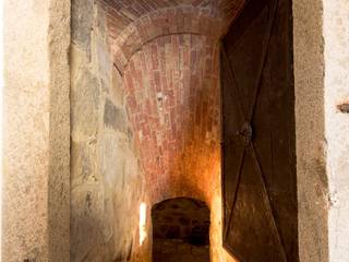 Gemütliches Gartenhaus aus Granit, Jahn Gewölbebau Jahn Gewölbebau Wine cellar