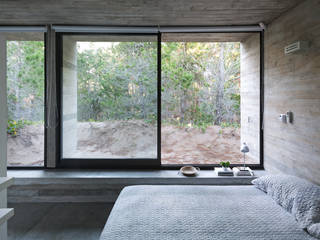 WEIN HOUSE Besonías Almeida arquitectos Modern style bedroom