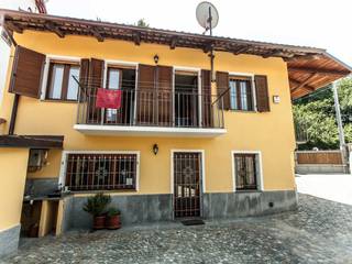 Ristrutturazione di Villa Monofamigliare, UAU un'architettura unica UAU un'architettura unica Moderne Häuser