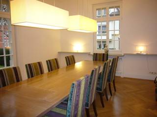 VIVIENDA UNIFAMILIAR EN STUTTGART, Judith interiors Judith interiors ห้องทานข้าว