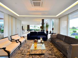 Residencia Unifamiliar, Marcelo John Arquitetura e Interiores Marcelo John Arquitetura e Interiores Tropische Wohnzimmer