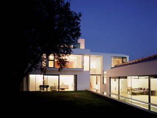 A 700 m2 House: Long House, Keith Williams Architects Keith Williams Architects منازل