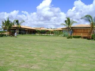 CASA TRANCOSO.BAHIA.BRASIL, Línea Paisagismo.Claudia Muñoz Línea Paisagismo.Claudia Muñoz Tropical style garden