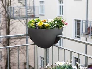 Eckling : das Pflanzgefäß für Balkonecken, rephormhaus rephormhaus Modern balcony, veranda & terrace