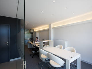 PROXILIFE / Ieper / Architect: Bertrand Corne, MONAVISA bvba MONAVISA bvba Commercial spaces