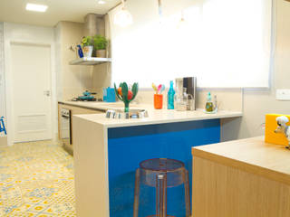 Apartamento em Perdizes, Lovisaro Arquitetura e Design Lovisaro Arquitetura e Design Modern Kitchen Bench tops
