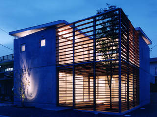 Louver House "Courtyard that interacts with nature", 土居建築工房 土居建築工房 Single family home