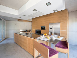 dezanove house designed by iñaki leite - kitchen Inaki Leite Design Ltd. 모던스타일 주방 조리대