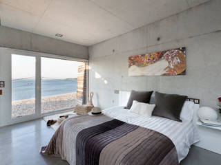 dezanove house designed by iñaki leite - first floor bedroom Inaki Leite Design Ltd. Moderne Schlafzimmer