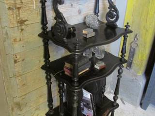 Antieke Franse etagere Napoleon III, zwart, Were Home Were Home Ruang Keluarga Gaya Rustic