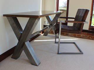 Industrial X Frame Office Desk, Russell Oak and Steel Ltd Russell Oak and Steel Ltd Spazi commerciali