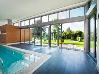 Glas-Faltwand Poolverglasung, Solarlux GmbH Solarlux GmbH Moderne Pools