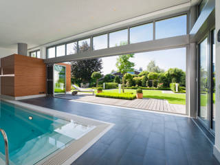 Glas-Faltwand Poolverglasung, Solarlux GmbH Solarlux GmbH Moderne Pools