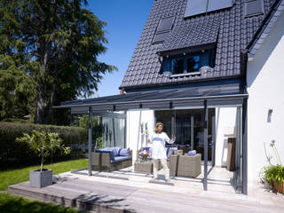 Rundum geschütztes Glashaus, Solarlux GmbH Solarlux GmbH Moderner Balkon, Veranda & Terrasse