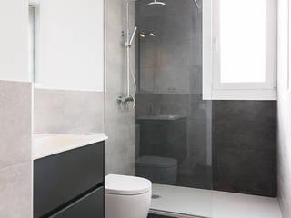 Reforma integral en calle Coll de Barcelona, Grupo Inventia Grupo Inventia Modern bathroom