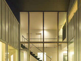 BOX + 庭 + BOX, 一級建築士事務所 Atelier Casa 一級建築士事務所 Atelier Casa Casas modernas