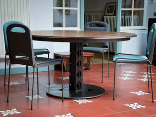 table Turkish + chaises straight, Tom Création Tom Création Modern Dining Room