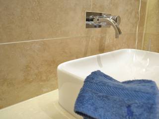 En Suite shower at Barrier Point London E16, Design Inspired Ltd Design Inspired Ltd
