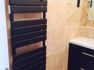 Bathroom with black at Royal Victoria Docks London E16, Design Inspired Ltd Design Inspired Ltd