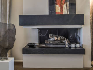 Attico contemporaneo , cristina zanni designer cristina zanni designer Modern living room Fireplaces & accessories