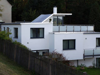 Energiesparwunder am Hang: Niedrigenergie-Terrassenhaus , Architekturbüro Hennig Architekturbüro Hennig