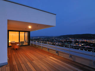 Haus Rheinblick, wirges-klein architekten wirges-klein architekten Modern balcony, veranda & terrace