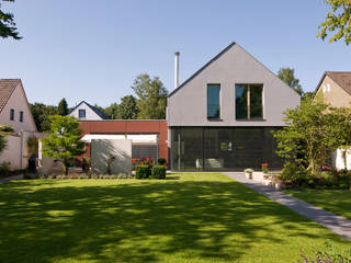 Modernes Wohnhaus mit Satteldach in Köln, wirges-klein architekten wirges-klein architekten Modern houses