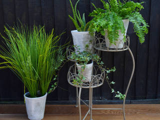 Three Tiered Plant Stand homify Jardins campestres Mobiliário