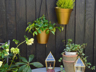 Gold Hanging Planter homify Garden Plant pots & vases