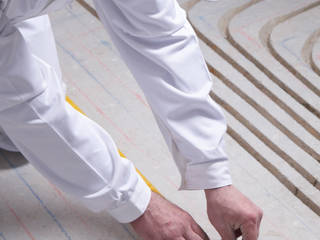 So einfach kann der nachträgliche Einbau einer Fußbodenheizung sein., INTOFLOOR Fußbodenheizung INTOFLOOR Fußbodenheizung Salones de estilo clásico