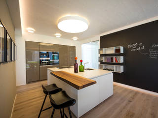 Individuelles Traumhaus: Musterhaus in Bad Vilbel, ARKITURA GmbH ARKITURA GmbH Kitchen