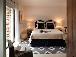 Bedroom TG Studio 地中海スタイルの 寝室