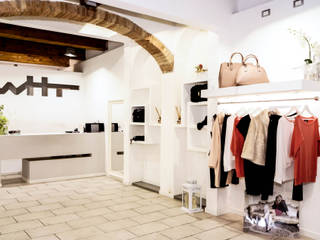 White Shop, Luca Bucciantini Architettura d’ interni Luca Bucciantini Architettura d’ interni Negozi & Locali commerciali in stile minimalista