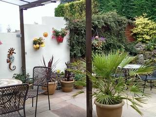 Patio Canopy Living Space Balcones y terrazas clásicos