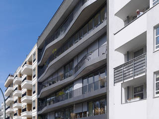 AFR 25 Wohnen am Friedrichshain, ZOOMARCHITEKTEN ZOOMARCHITEKTEN Minimalistische Häuser