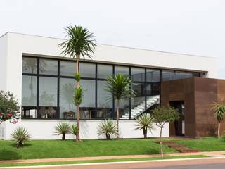 Casa Ferro, Minimalismo atual em Mato Grosso, RABAIOLI I FREITAS RABAIOLI I FREITAS Casas de estilo minimalista